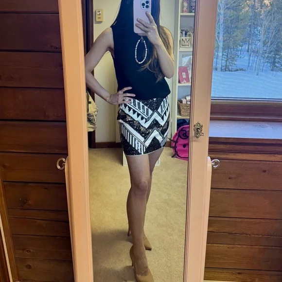 Express Embellished Mini Skirt with Geometric Design - Picture 3 of 7